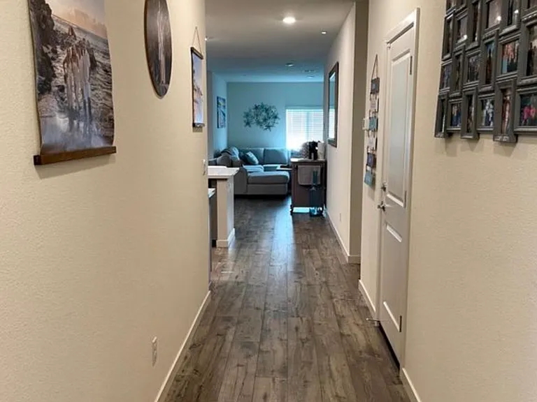 1784 Royal Ct — Photo 9