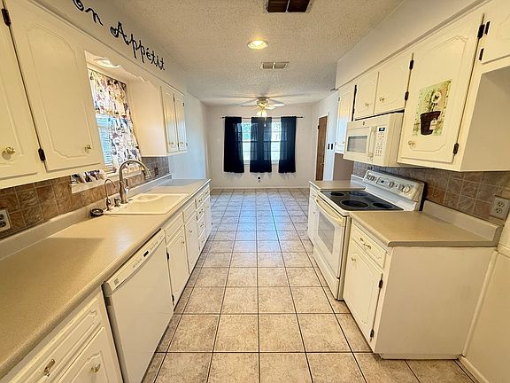 3rd image of 4438 Esmond Dr