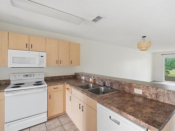5th image of 212 Ocean Bluff Dr