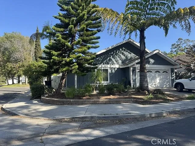 4 bed, 1916 sqft, $6,990 — Photo 2
