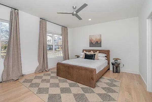 4 bed, 2385 sqft, $3,650 — Photo 4