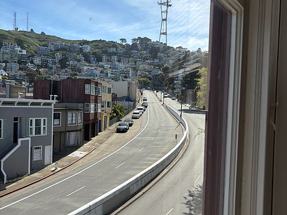3rd image of 3052 Market St