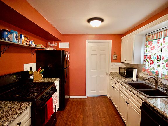 5th image of 310 Alder St