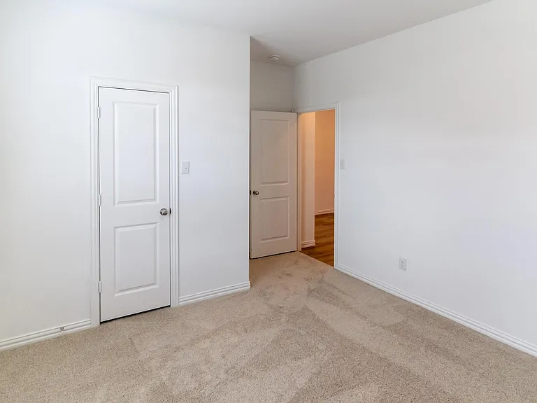 1837 Lake Grove Dr — Photo 10