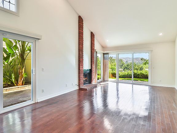 3rd image of 184 Conifer Cir