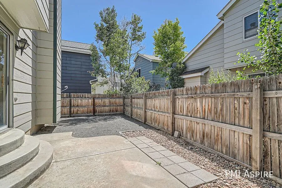 4 bed, 3.5 bath, 2248 sqft, $3,039 — Photo 2
