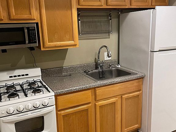 2nd image of 909 S 21st St #2