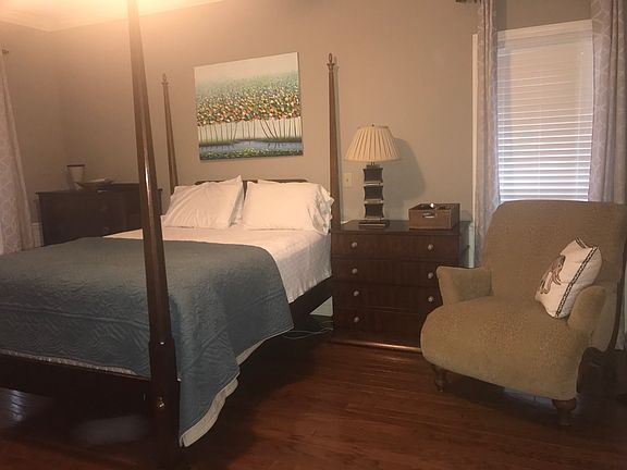 3rd image of 42 Dogwood Dr