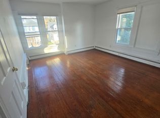 91 7th St #B, Salem, NJ 08079