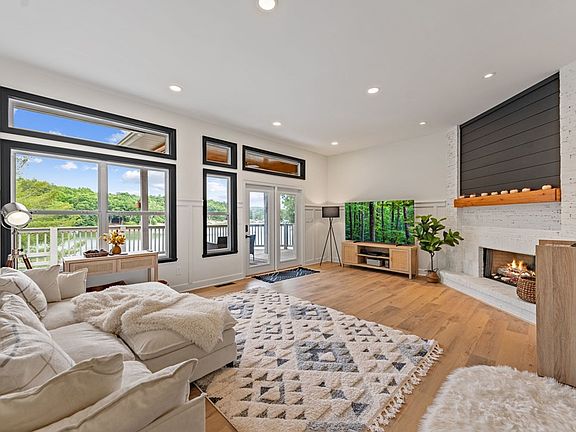 3rd image of 129 Mountain View Ln