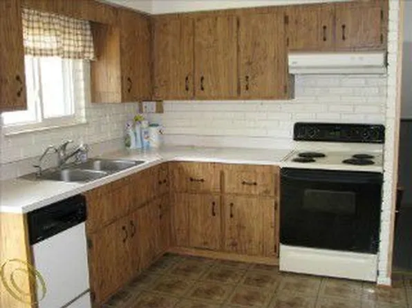 1631 La Salle Blvd, Highland, MI 48356