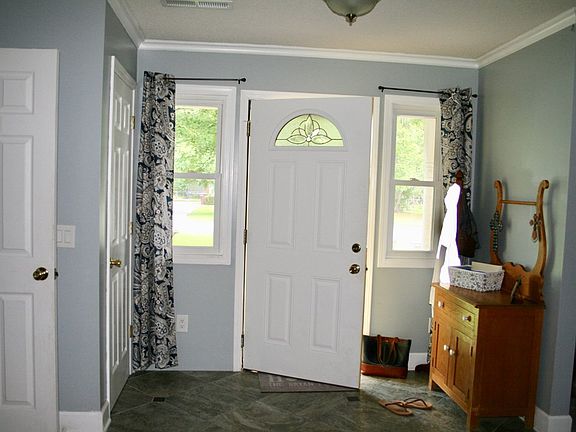 3rd image of 890 Twin Lakes Dr