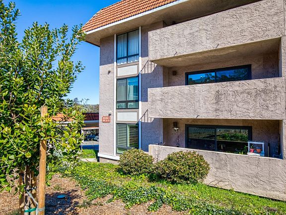 2nd image of 1031 Cherry Ave APT 39