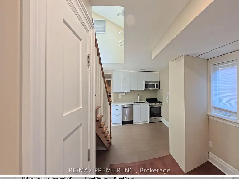 718 Bathurst St #2 — Photo 2