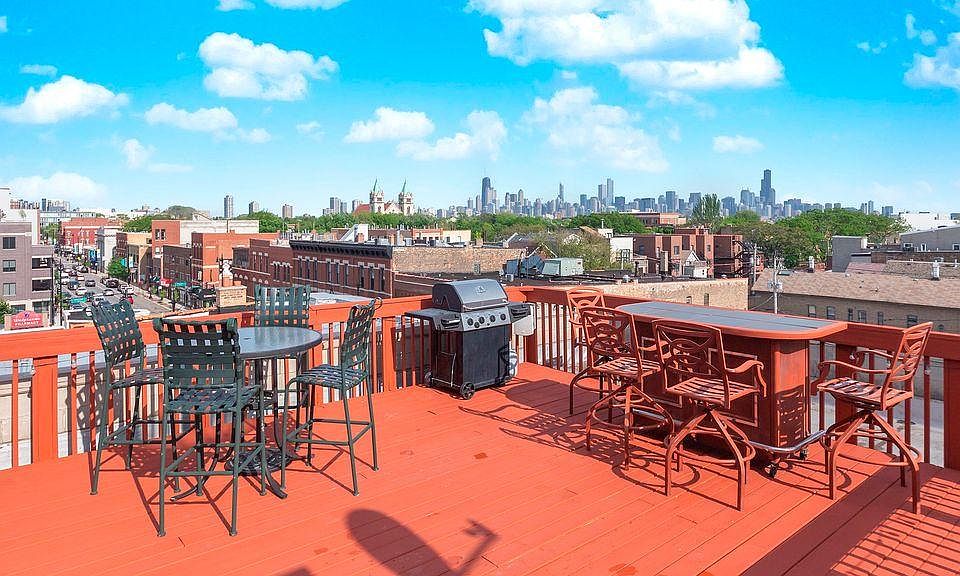 1st image of 1530 W Fullerton Ave APT 2