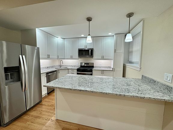 3rd image of 5506 N Glenwood Ave #G