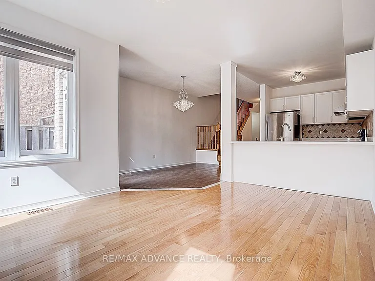 137 Laramie Cres — Photo 10