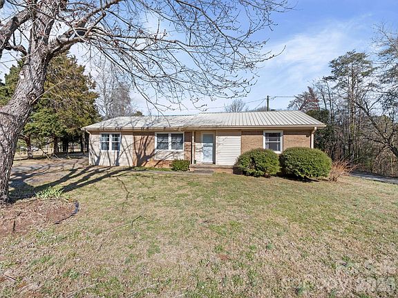 3rd image of 1429 Doggett Rd