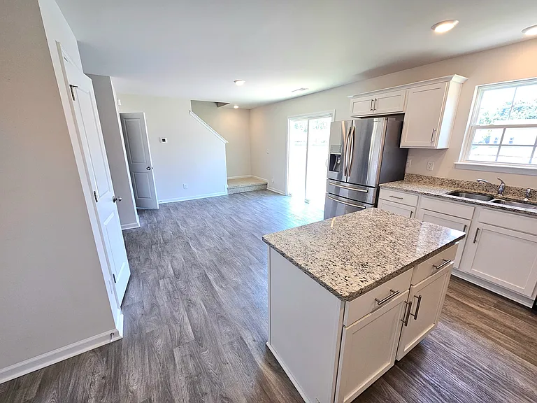 102 Mansfield Ct — Photo 6