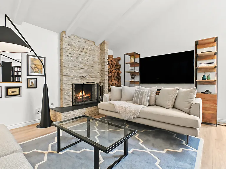 6075 Charae St — Photo 4