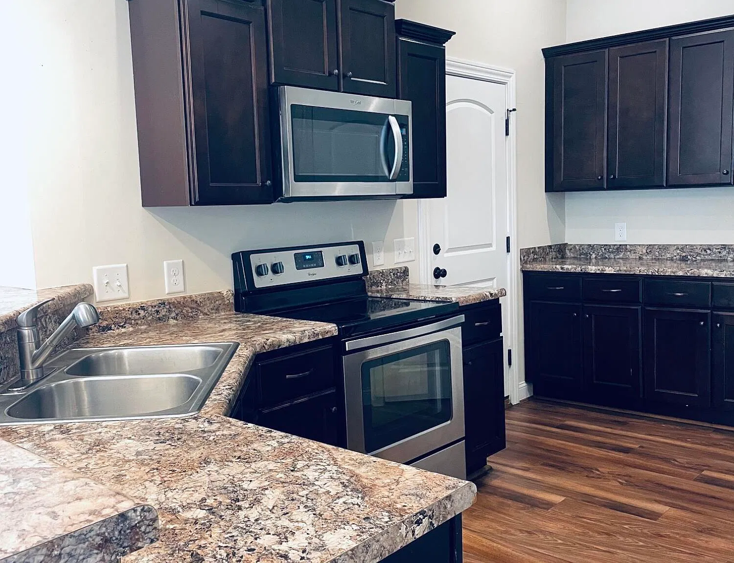 3 bed, 2.0 bath, $1,700 — Photo 4