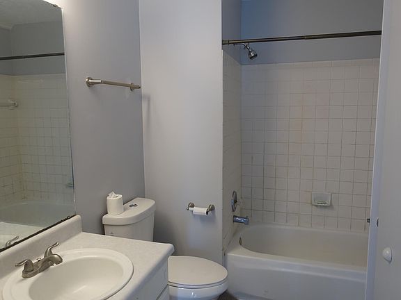 5th image of 9913 Waterside Dr