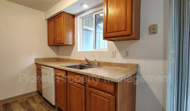 1803 Winfield Ave #B — Photo 9