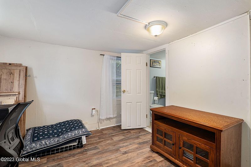 5th image of 12 Green Avenue