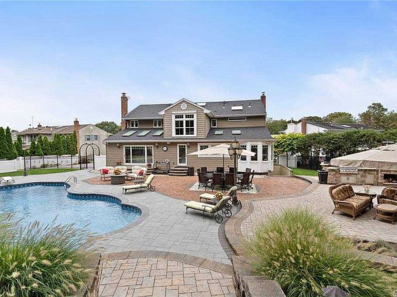 4th image of 40 Townline Ct
