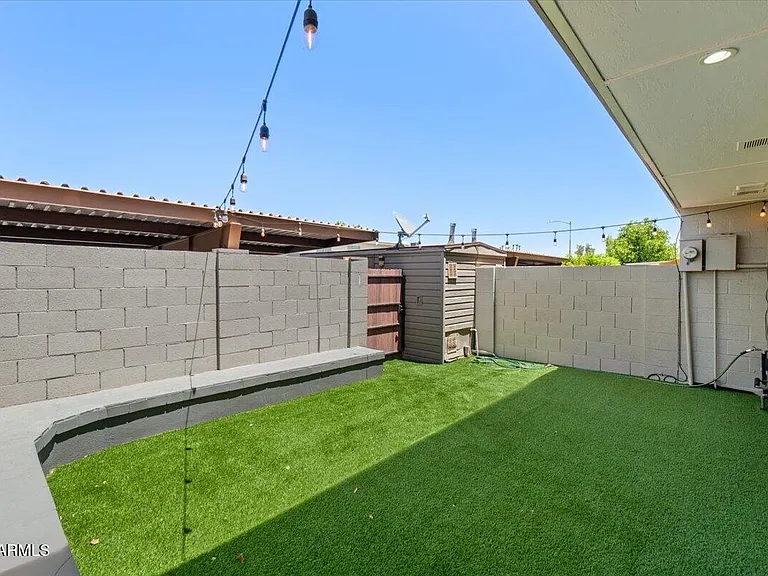 4233 N Miller Rd — Photo 37