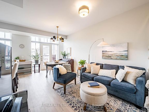 3rd image of 2 Linsmore Pl #302