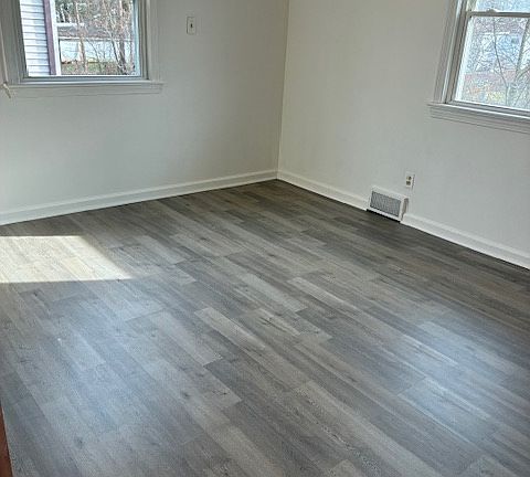 4th image of 7439 Westview Dr