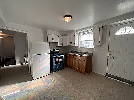 1st image of 556 Logan Ave #3