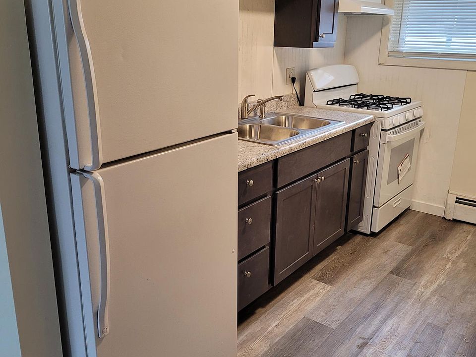 1st image of 821 Carrier Creek Blvd NE #4