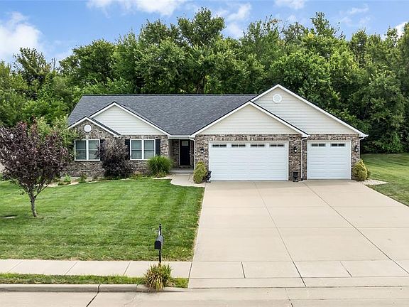 2nd image of 2395 Lakeshore Dr