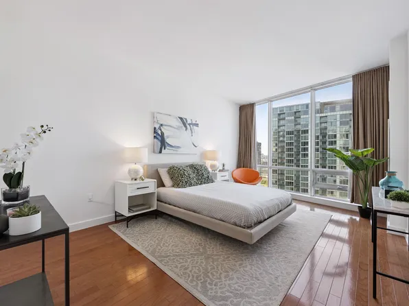 20 Newport Parkway image 11 of 22