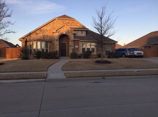 909 Mill Pond Dr, Midlothian, TX 76065