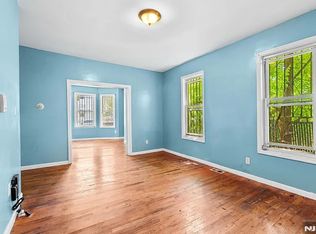 681 S 11th St #2, Newark, NJ 07103