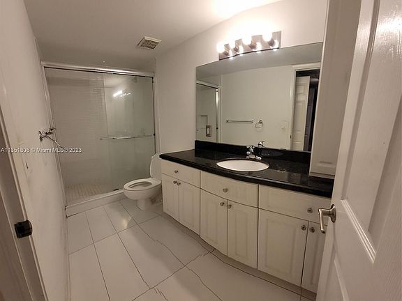 5th image of 8205 Lake Dr #405