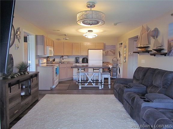 2nd image of 305 Highland Shores Dr #1D