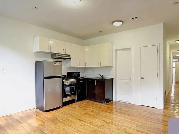 4th image of 36 Cooper St APT 1A