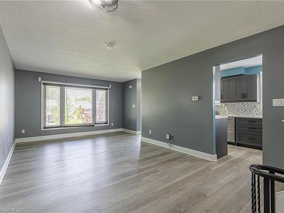4th image of 31 Canterbury Dr