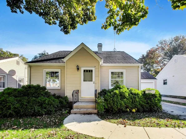 225 S Aldine Ave, Elgin, IL 60123
