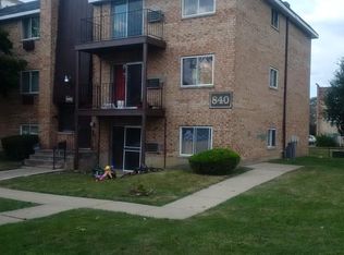840 W College Blvd APT 302, Addison, IL 60101