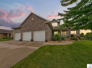 2294 Balsam Dr, North Mankato, MN 56003