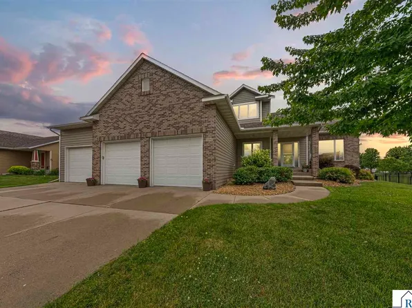 2294 Balsam Dr, North Mankato, MN 56003