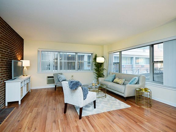 4th image of 1508 Hinman Ave APT 1D