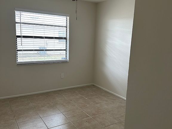 4th image of 1116 W Hall St #C