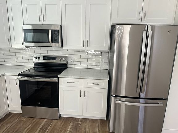 2nd image of 1600 Woodress Ln