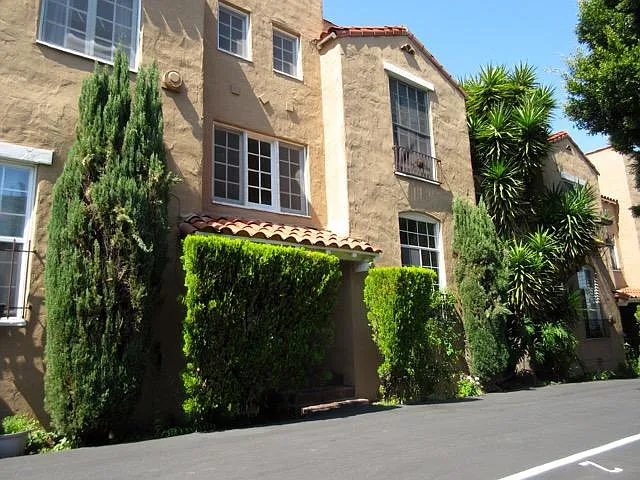 Building Photo - 158 S Commonwealth Ave #162-5